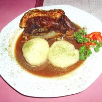 Schäufele mit Kartoffelklößen